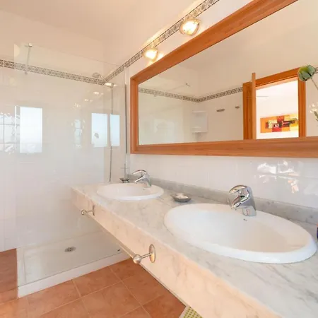 Casa Lola Vila *